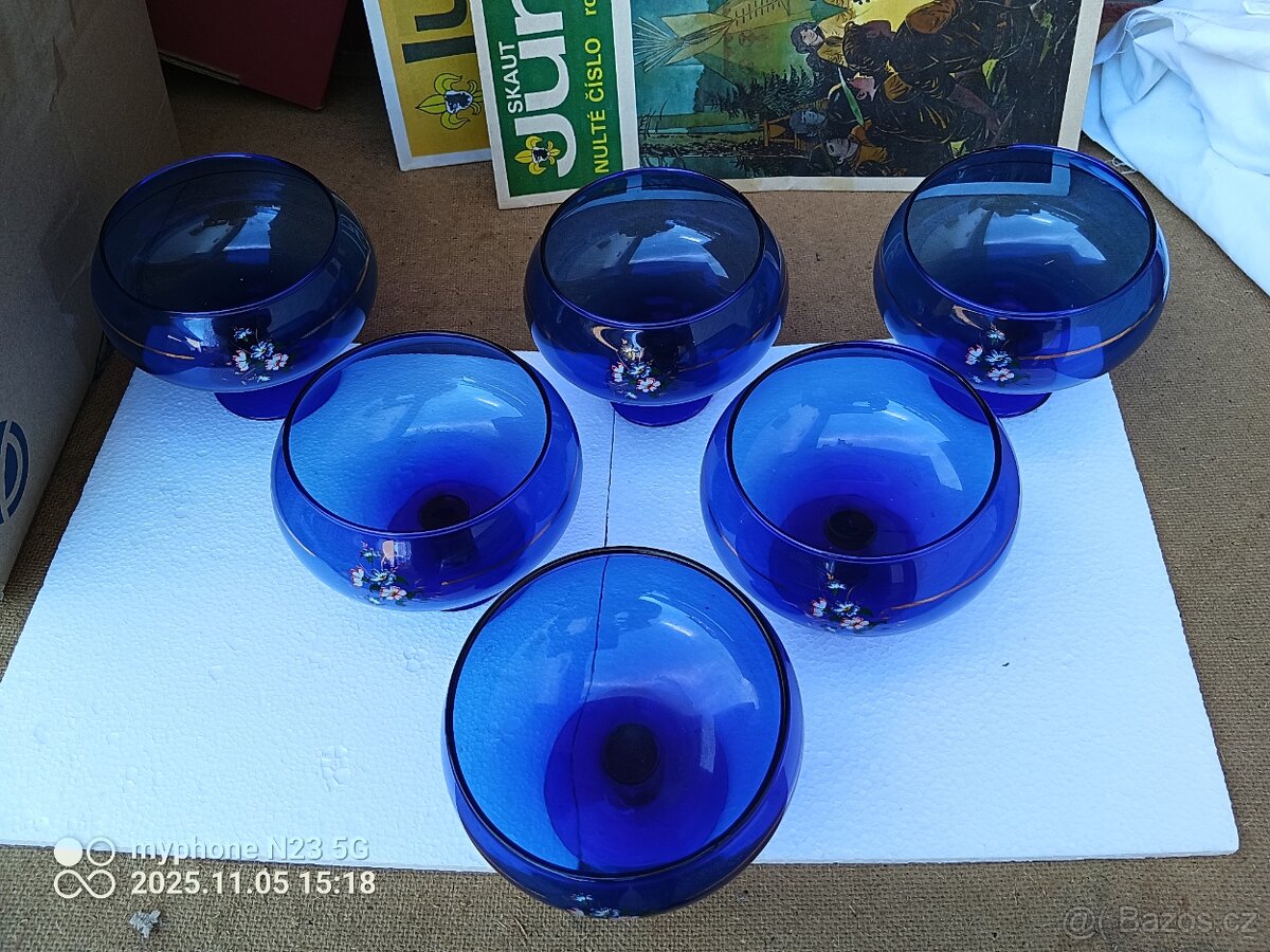 Staré barevné sklo poháry,figury - 2