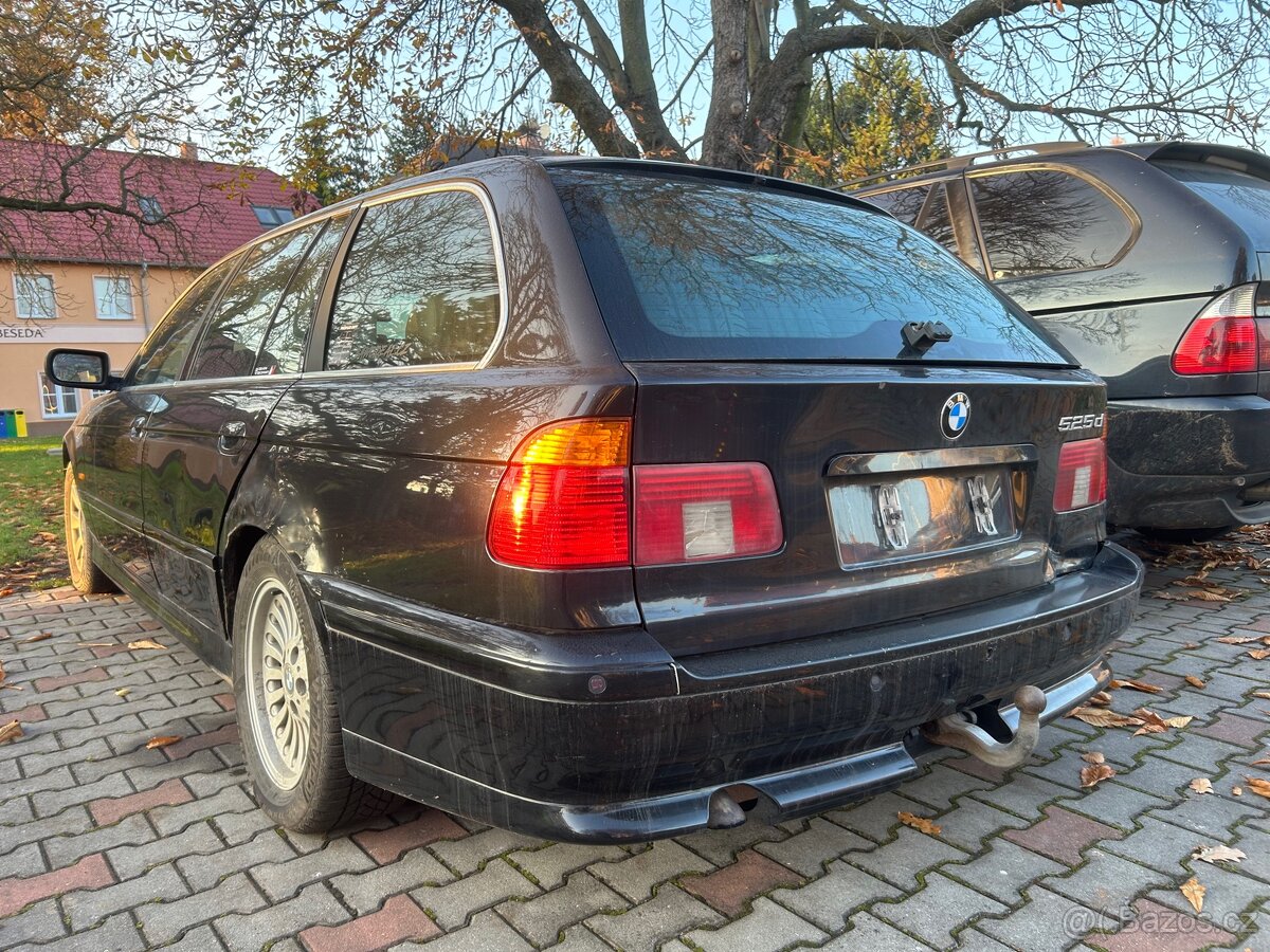 Bmw e39 525d cosmosschwarz po dilech - 2