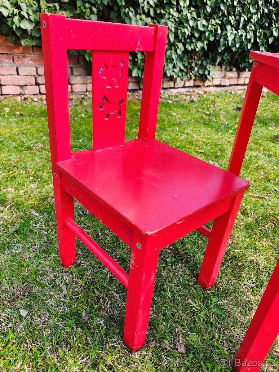 Dětský stoleček a dvě židličky - 2