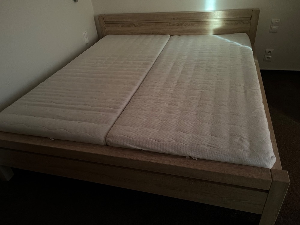 Prodám postel - 2