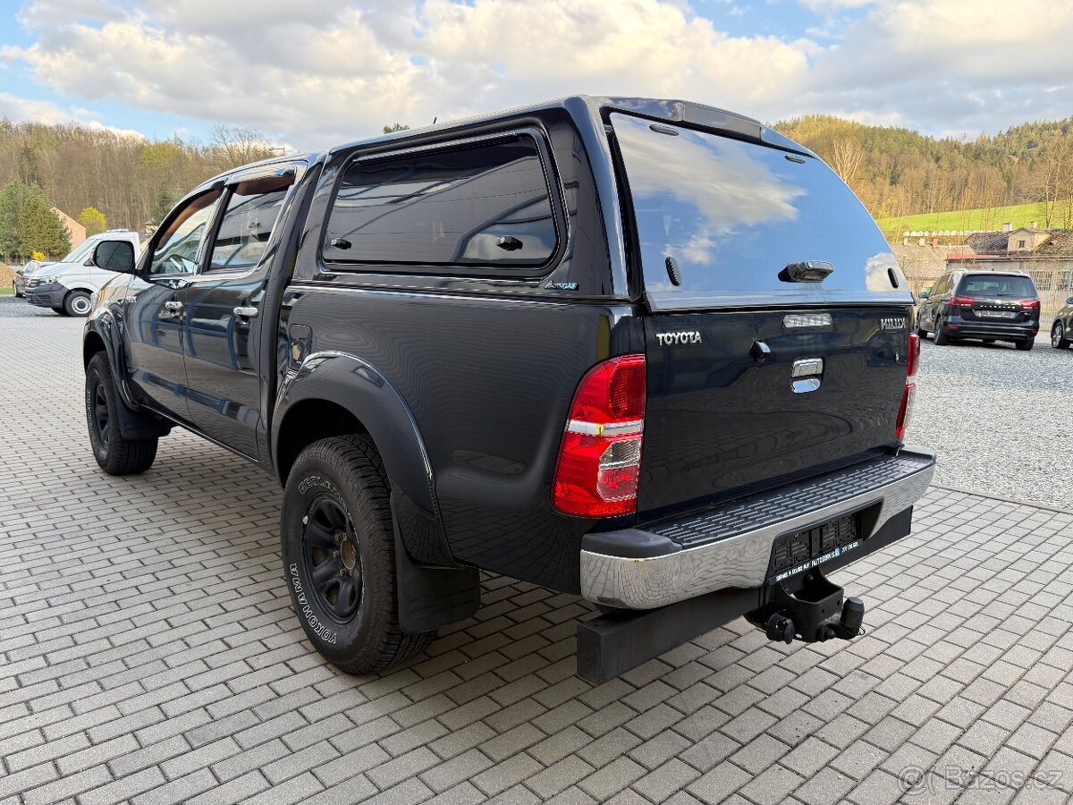 Toyota HILUX 3.0 4x4 MANUÁL UZÁVĚRKA NAVIJÁK