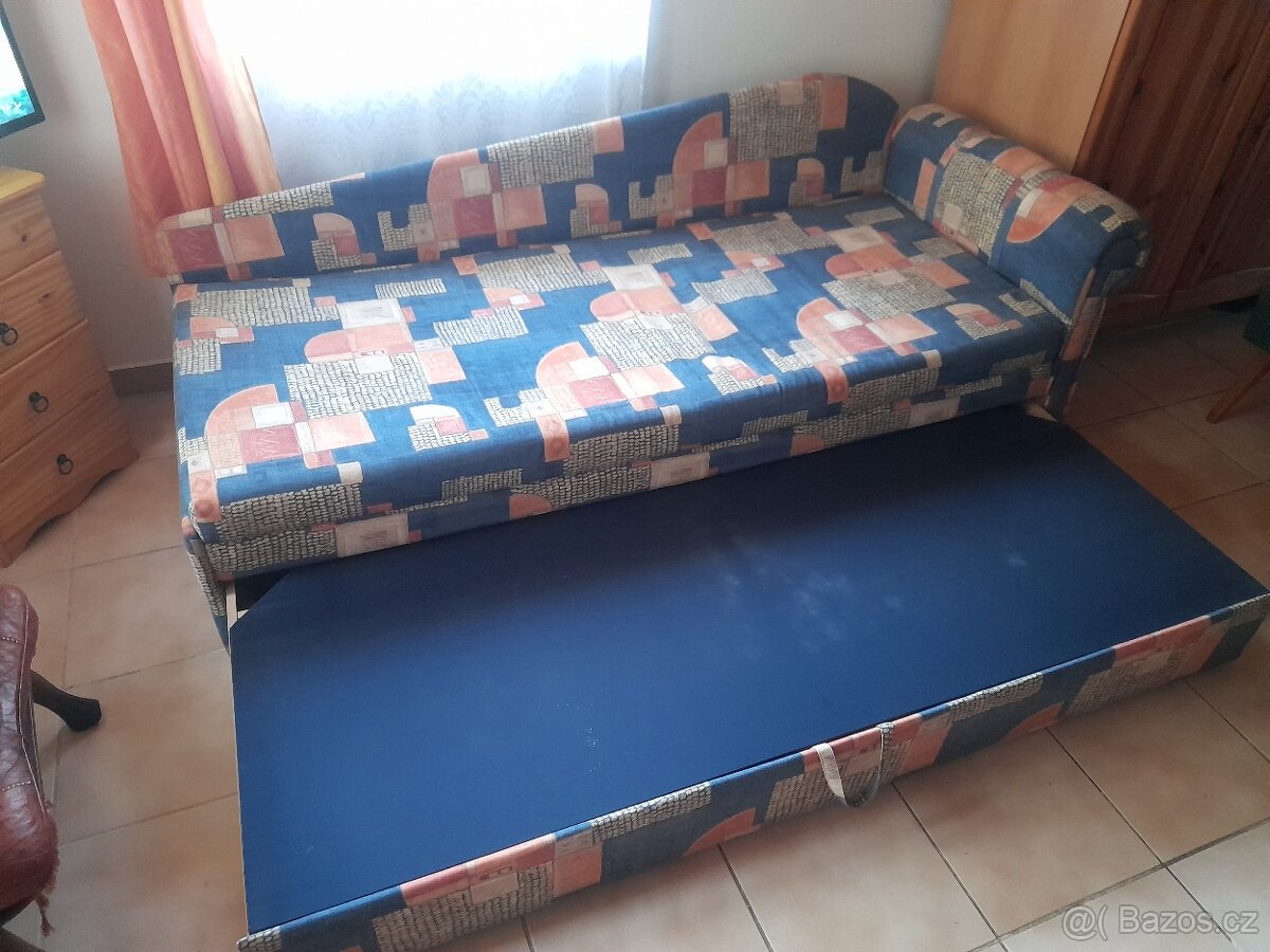 Rozkládací válenda s úložným prostorem. - 2