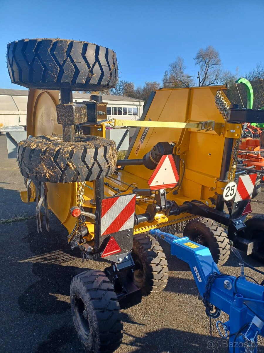 Pronájem plošného mulčovače McConnel Tuffcut480 - 2