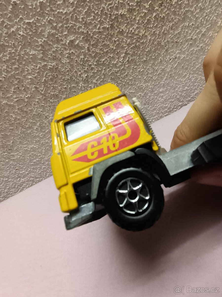 Retro sběratelský kamion Globetrotter – kovový (1/60) - 2