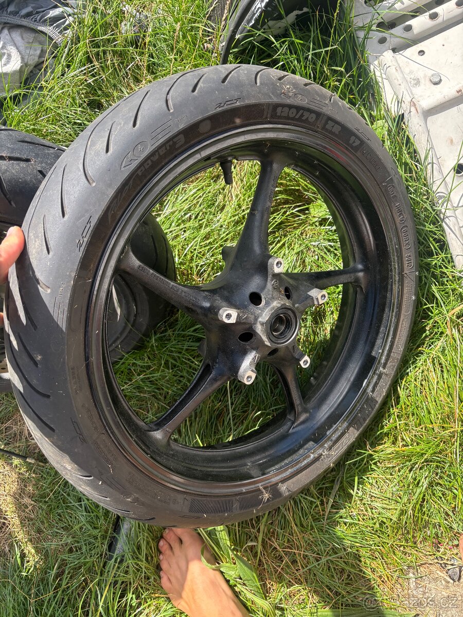 Predni kolo na Yamaha R6 06-16 Fz6 04-10 - 2