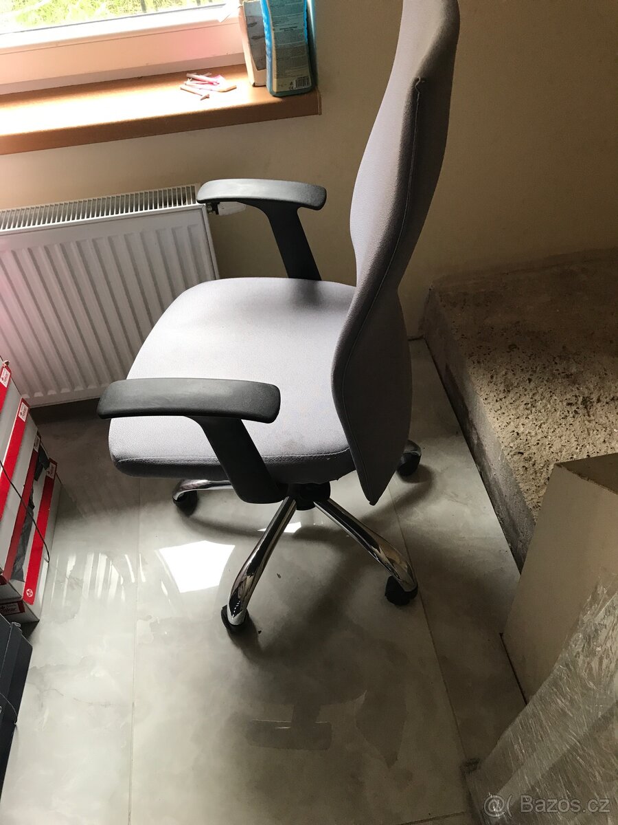 Kancelářské křeslo - 2
