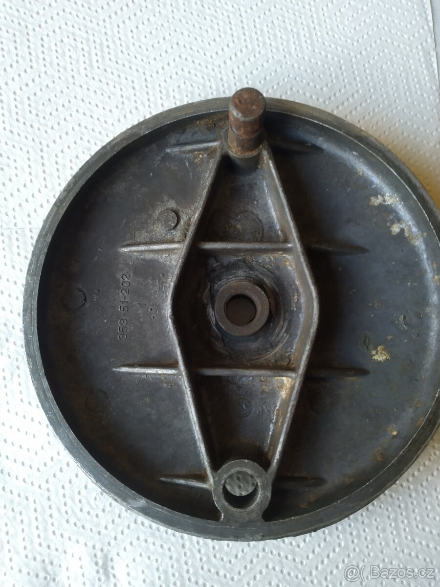 Přední brzdový štít velký půlbuben - 2