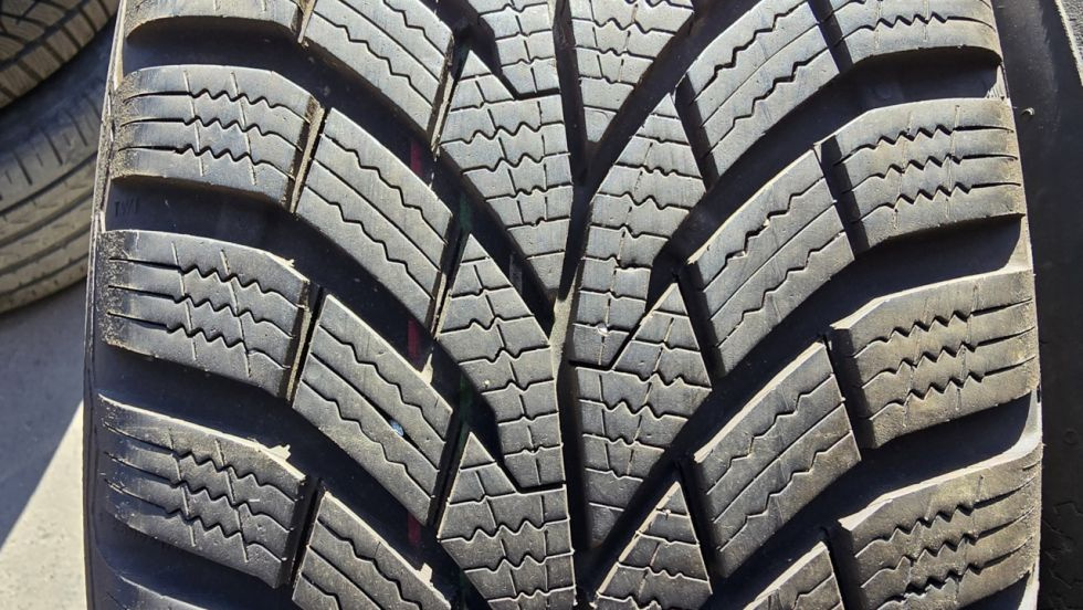 Zimní pneu 205/60R16 Continental - 2