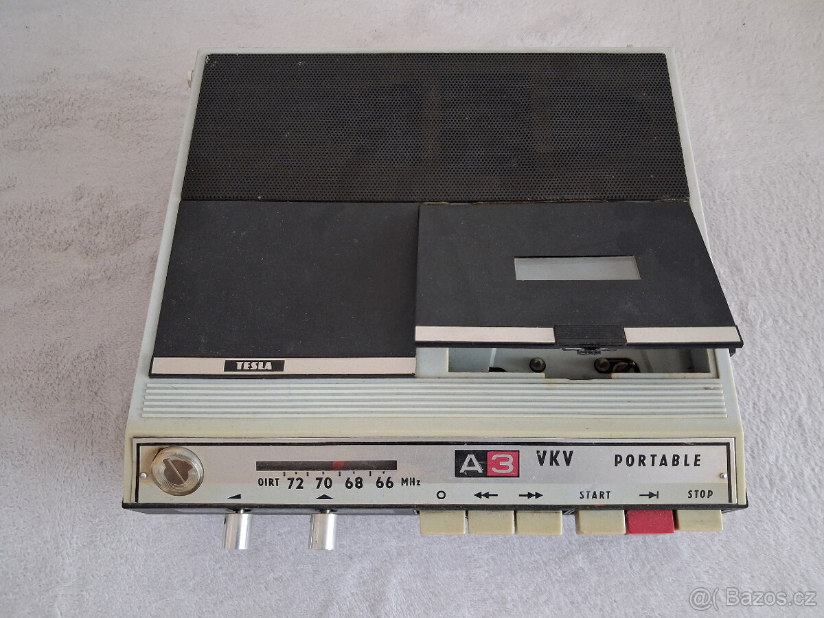 Kazetový magnetofón Tesla A3. - 2