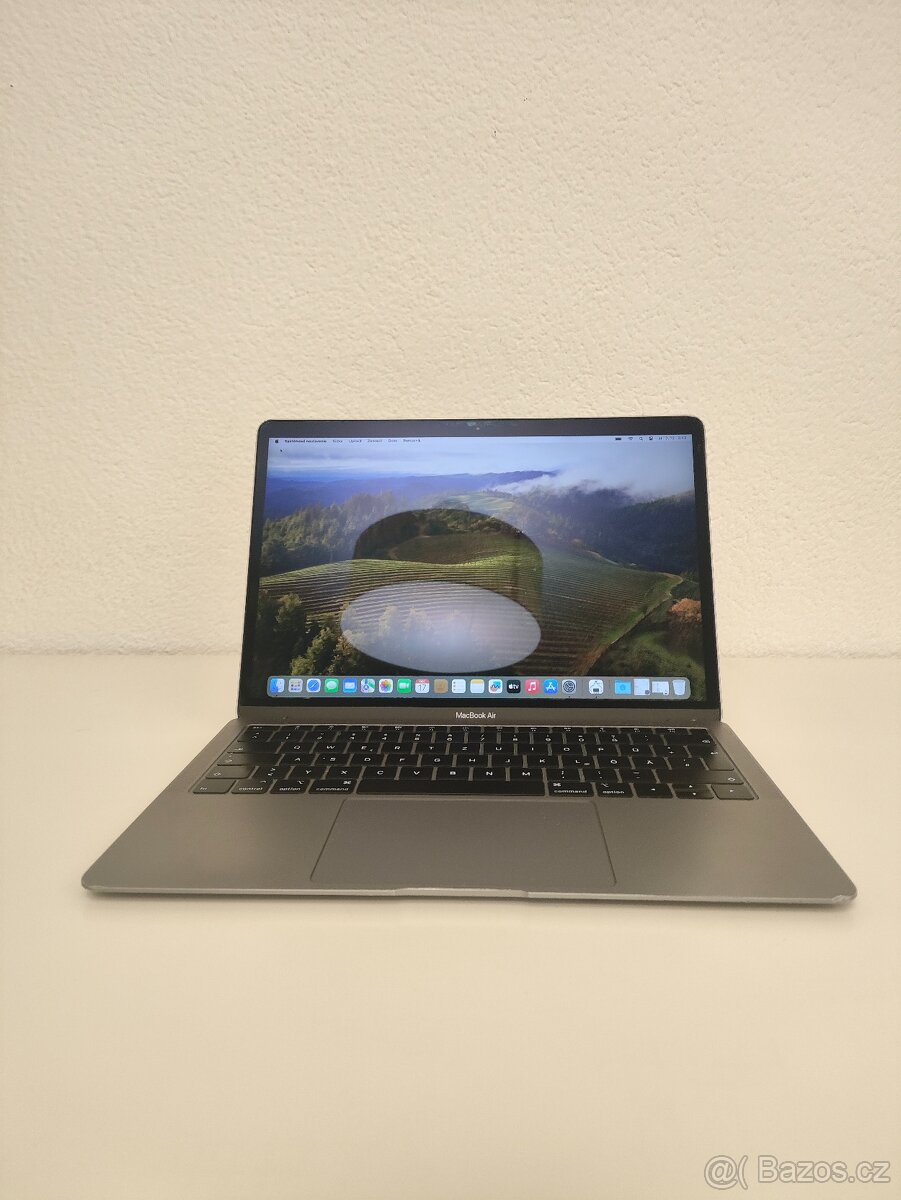 MacBook Air 13" 2019 | i5 • 8GB • 128GB SSD - 2
