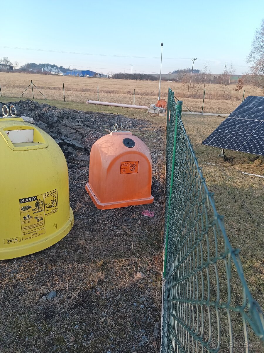 Oranžové kontejnery - 2