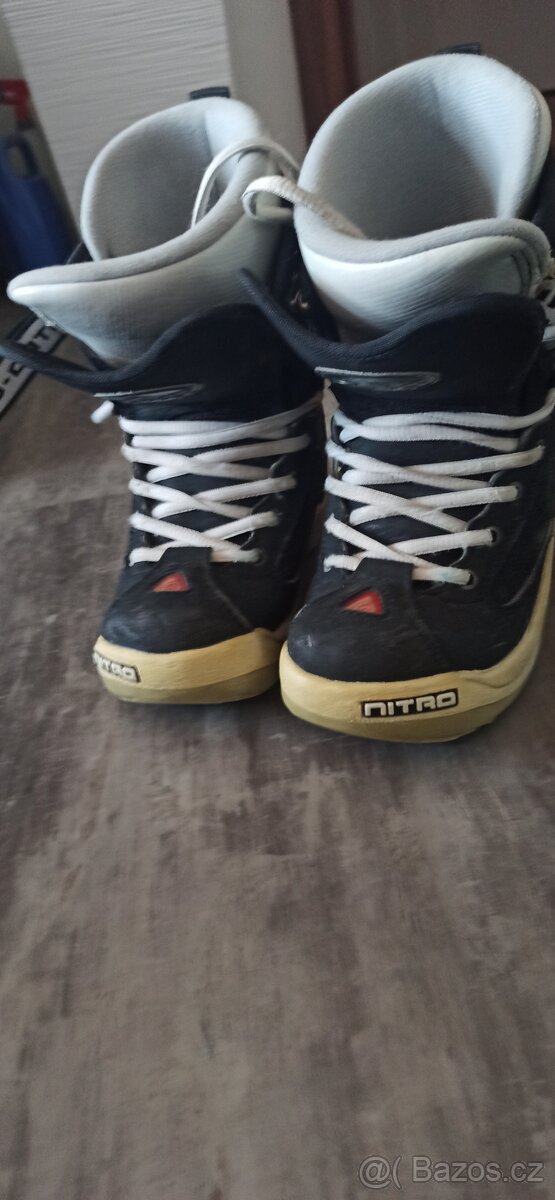 Prodám snowboardové boty délka stélky 23cm - 2
