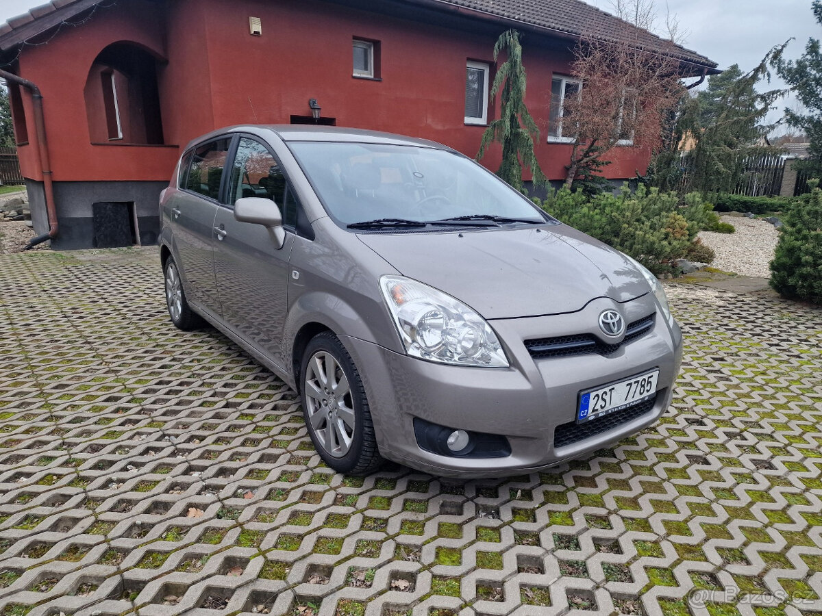 Toyota Corolla Verso - 2