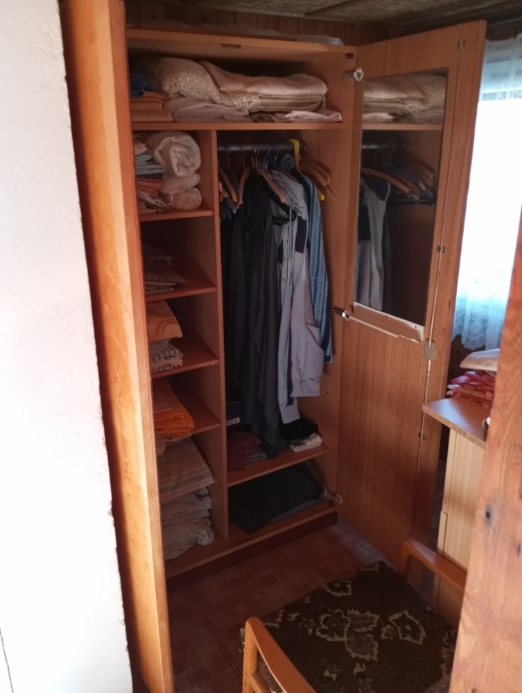 prodám 2 skříně - 2