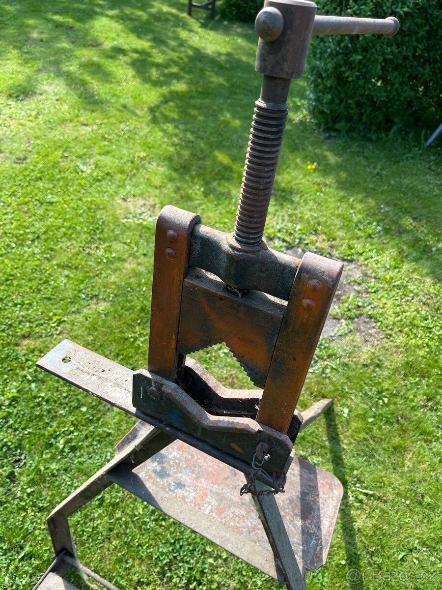 Instalatérský svěrák ( pionýr) - 2