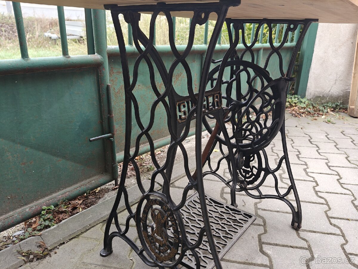 Stůl ze šicího stroje - 2