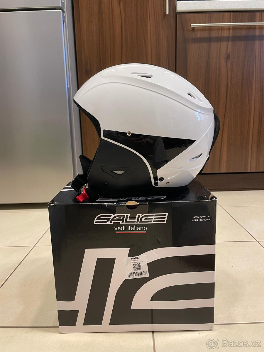 Nová závodní lyžařská helma - 2