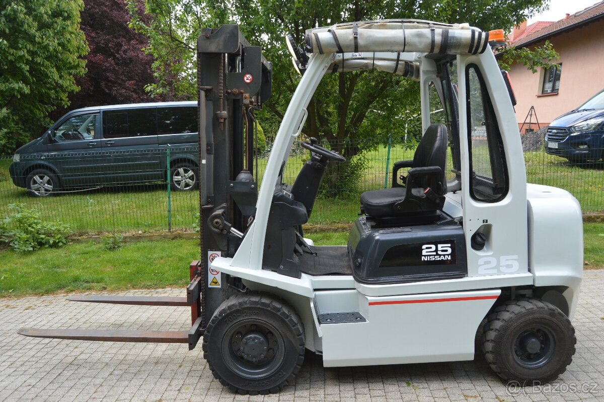 Vysokozdvižný vozík Nissan 25 2018 2,5t Unicarriers Diesel D - 2