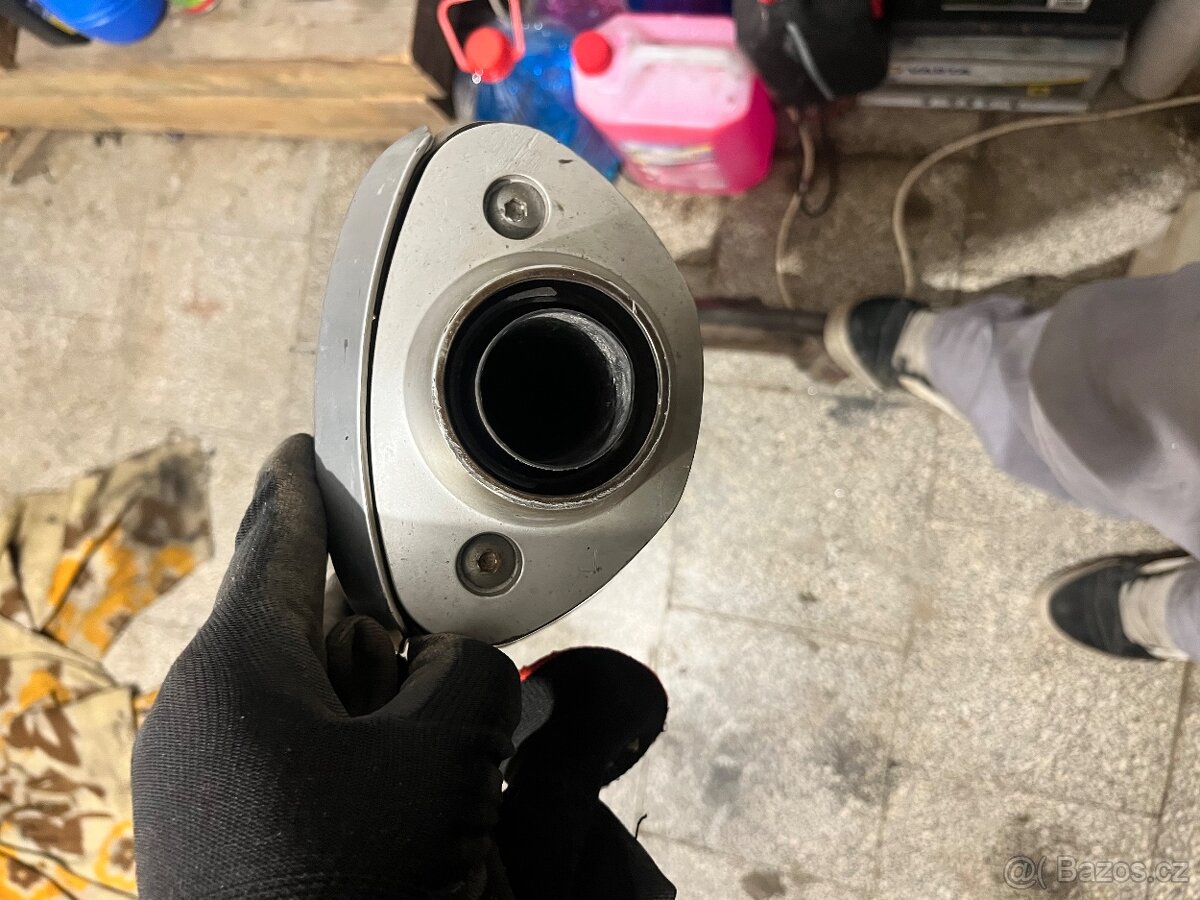 Výfuk z Hondy CBR 600rr - 2