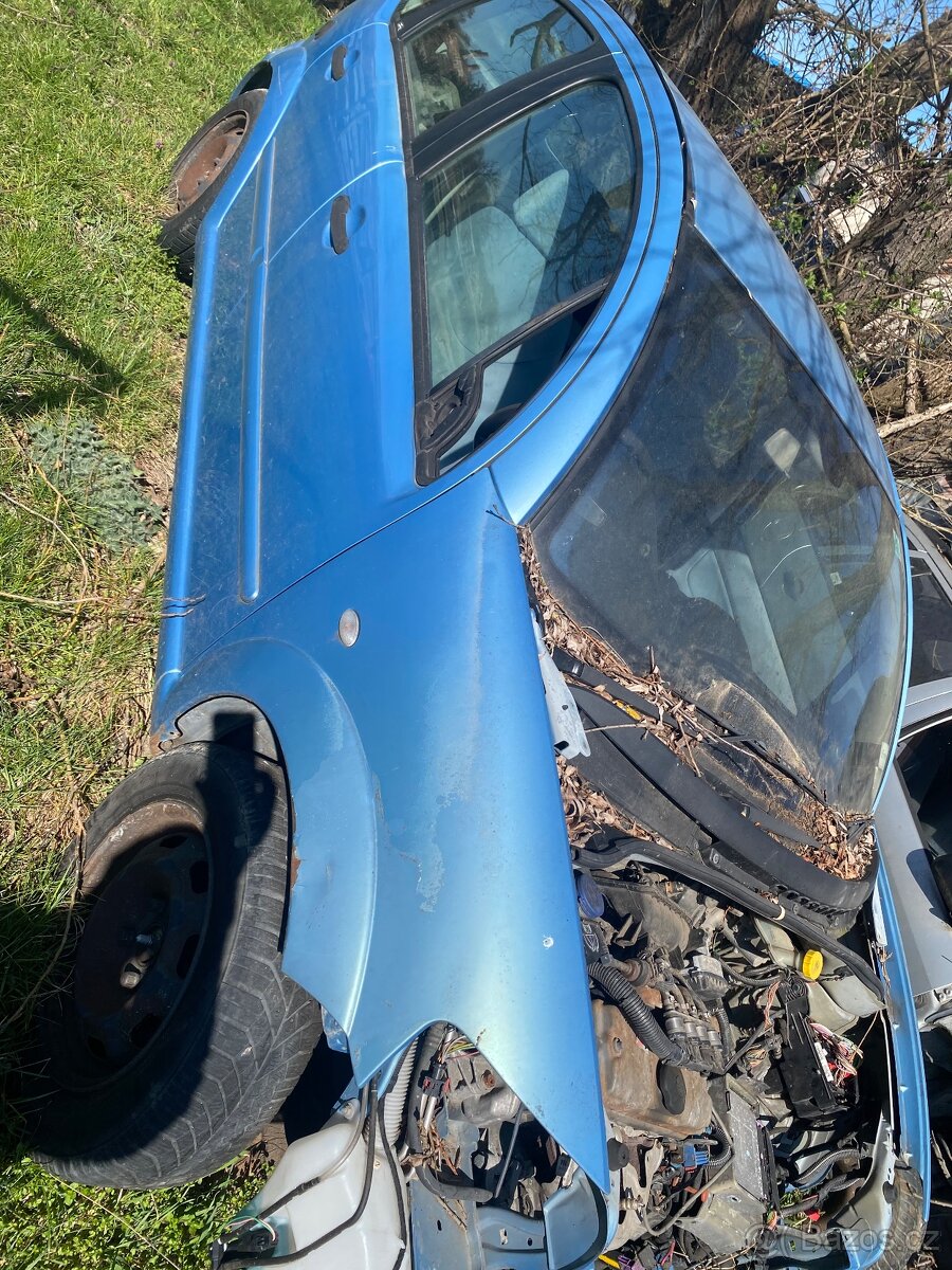 Predám citroen C4 1,4 benzín - 2