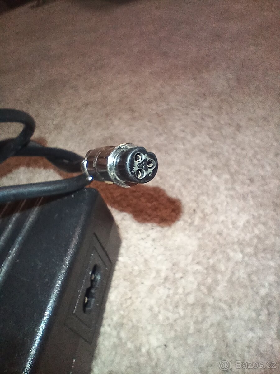 Nabíječka 40 V 2 A pro el. Koloběžku - 2