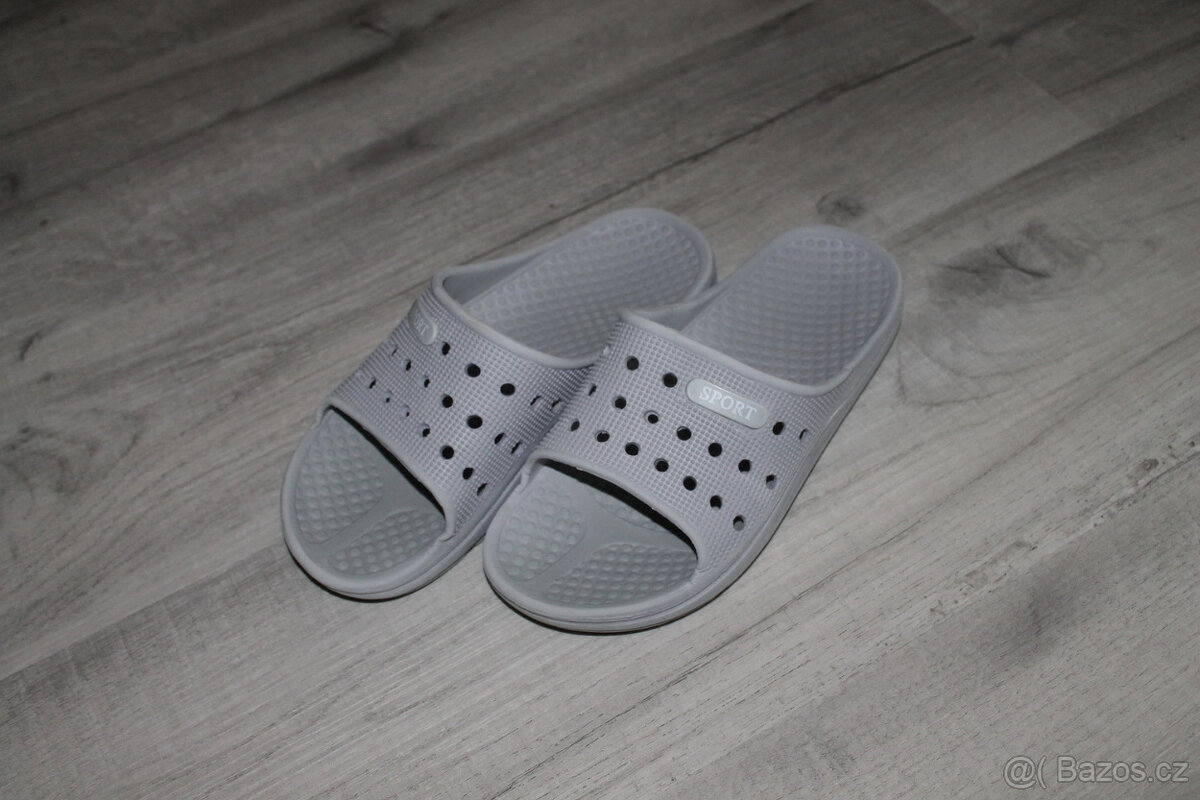 Dětské pantofle - vel. 36 - 2