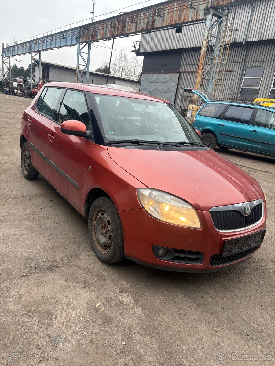 Škoda Fabia 2 cely vůz po dílech - 2