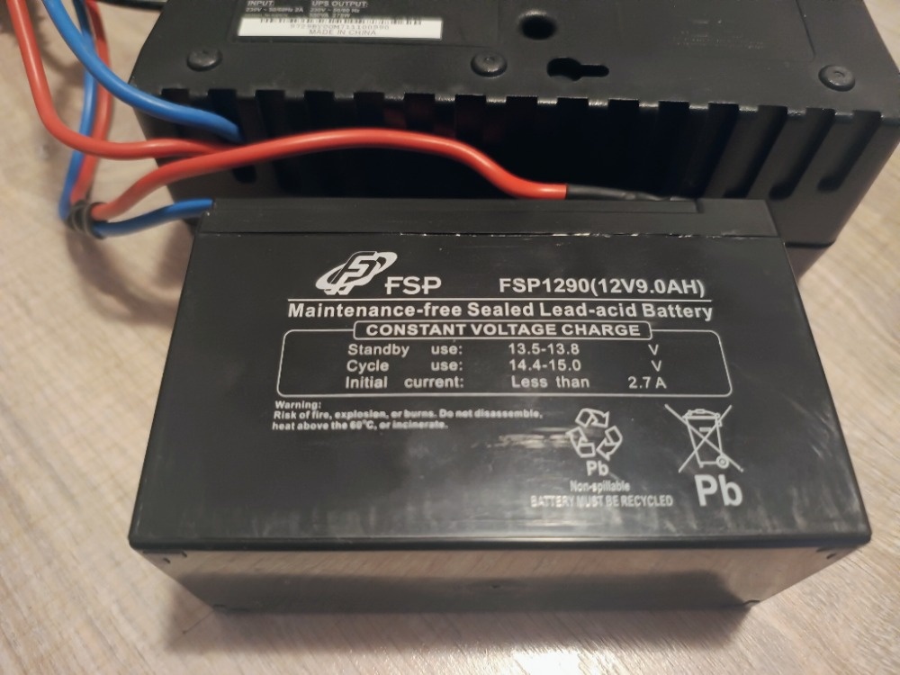 UPS Tripp lite model PRO550X, skoro nová baterie 9 Ah - 2