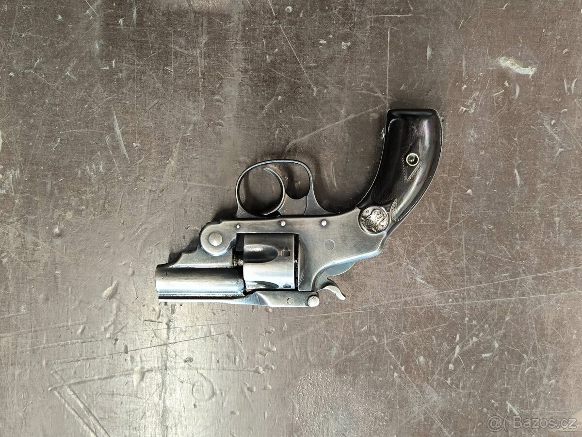 Historický revolver Smith & Wesson DA.32sw - 2