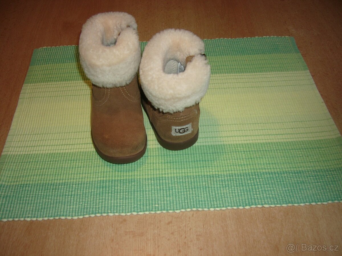 Dětské zimní semišové botičky značky UGG - 2