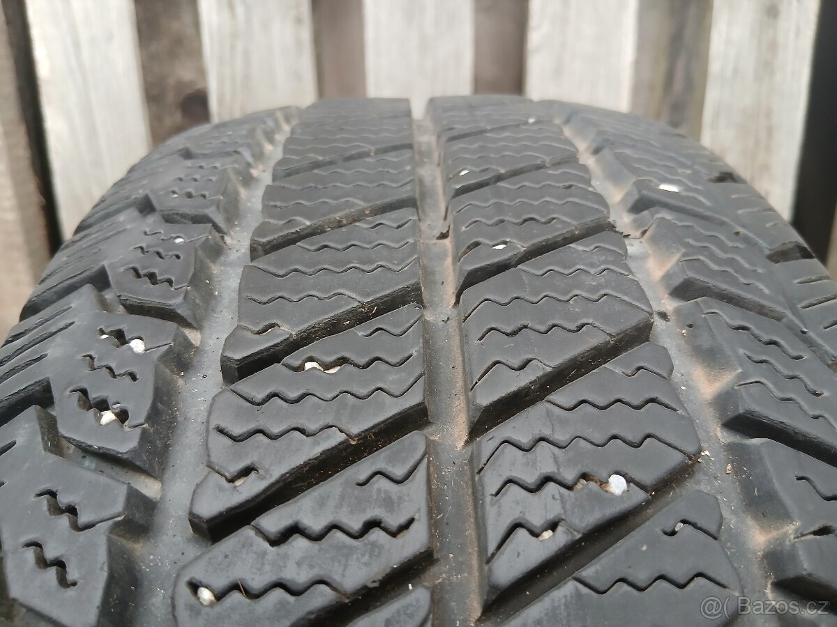 2 zimní pneu 215/65-16 C - 2