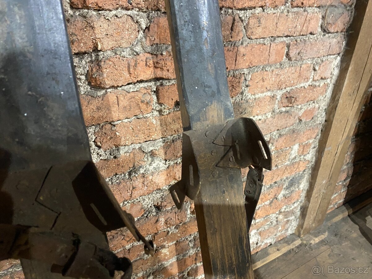 Starožitné ručně vyrobené lyže - 2