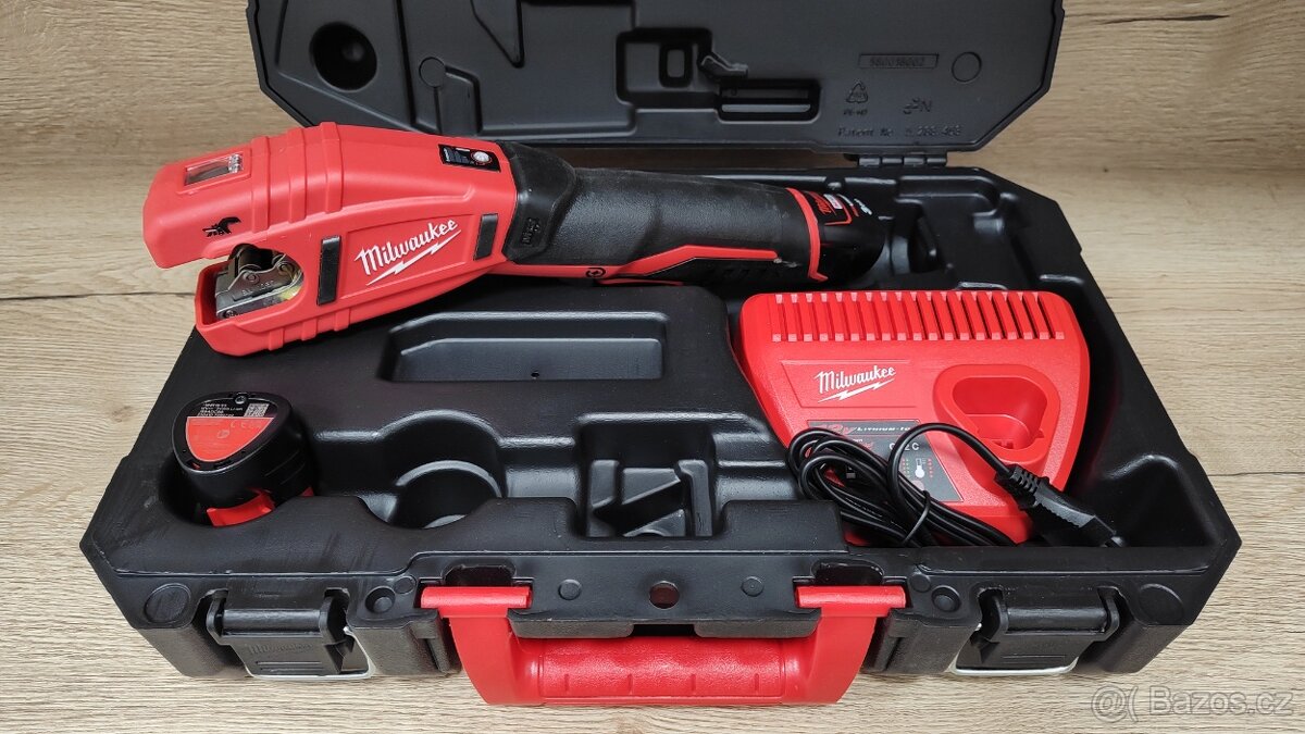 Milwaukee řezák C12 PC + kufr - 2