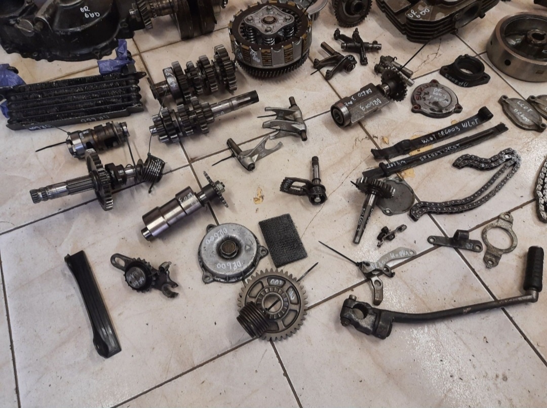 Suzuki dr 600 díly motoru dr600 - 2