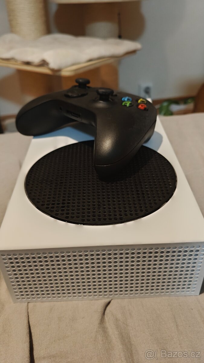 Xbox Series S + ovladač - 2