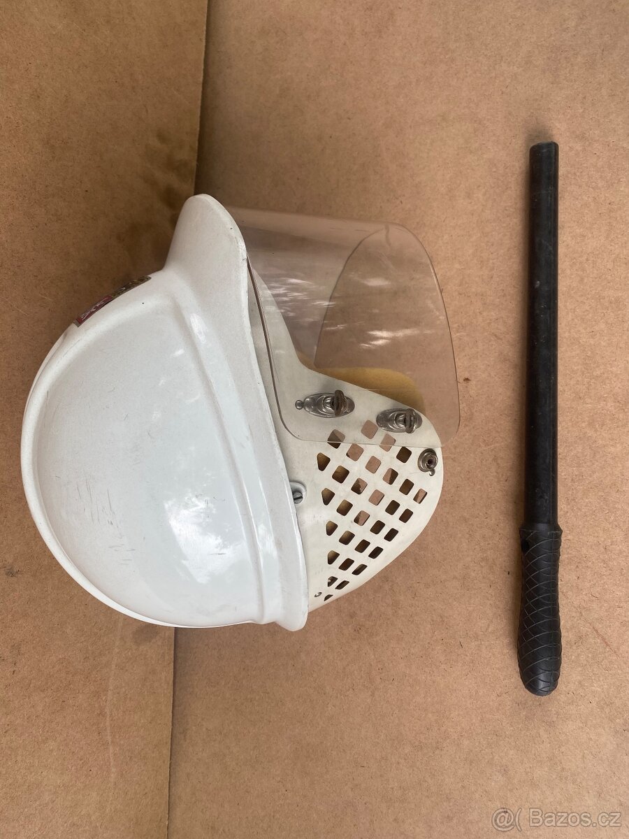 Helma přilba zásahových jednotek snb,vb,policie,obušek - 2