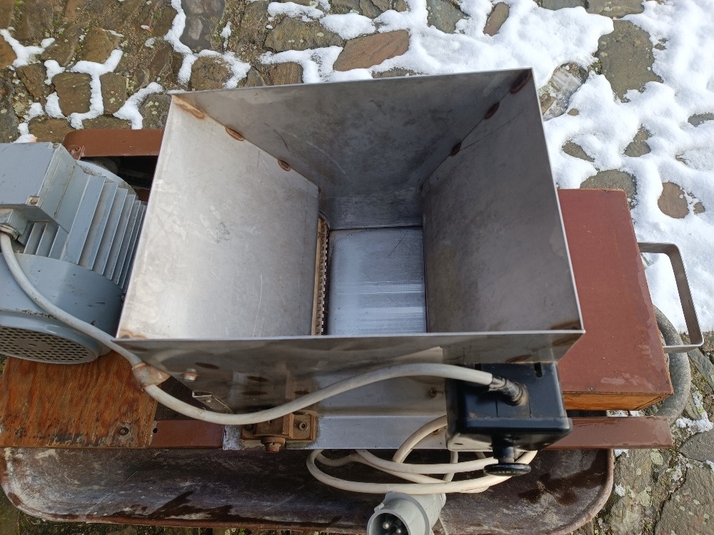 ŘEZAČKA NA OVOCE - 2