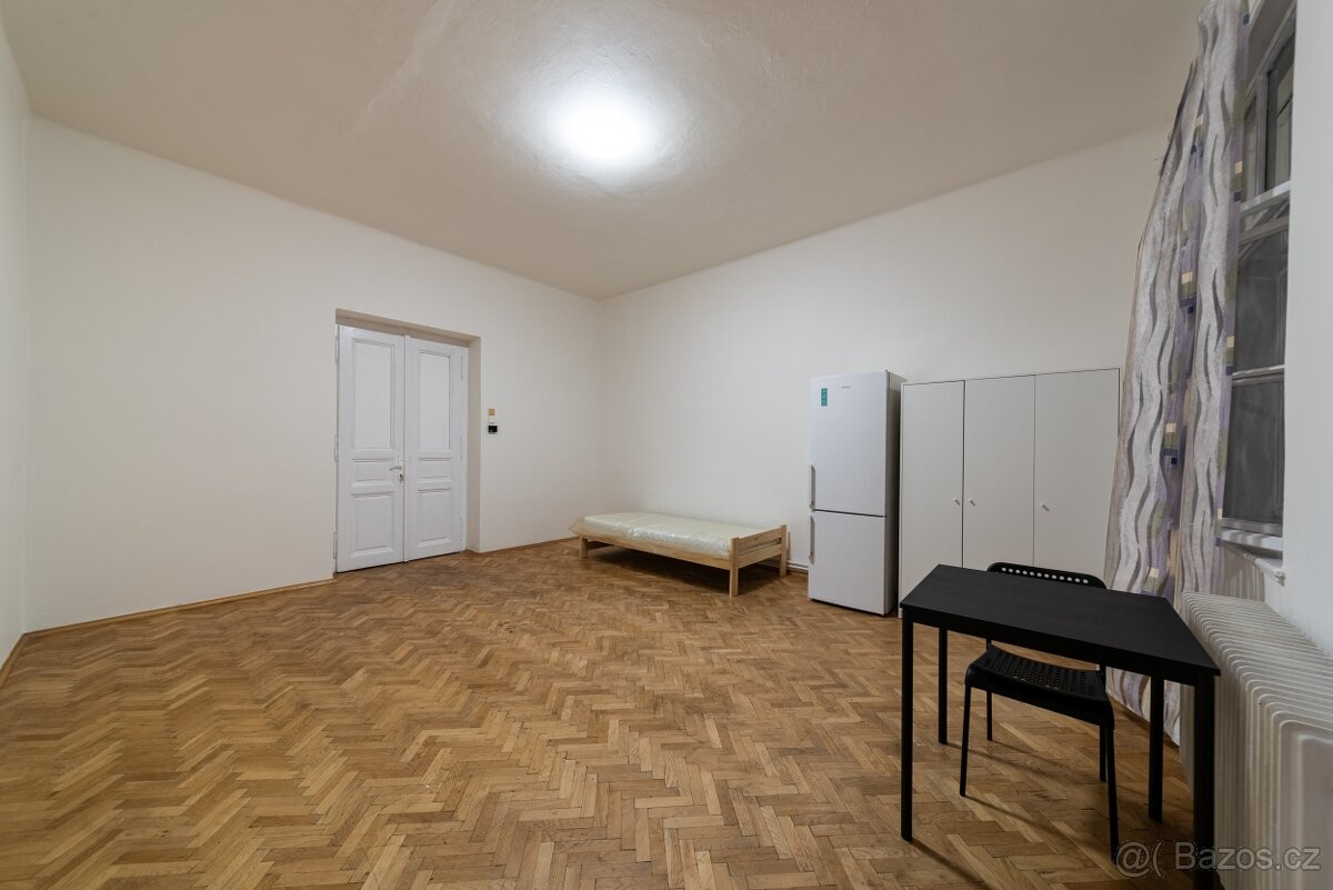 Prostorný pokoj s trvalým pobytem — Praha 5, Smíchov - 2