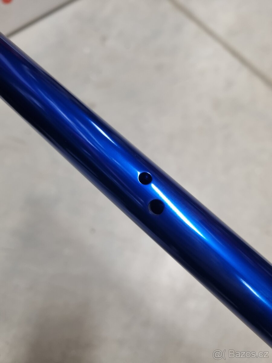 Řídítka Yamaha MT07 modrá. Cena 1000 Kč. - 2