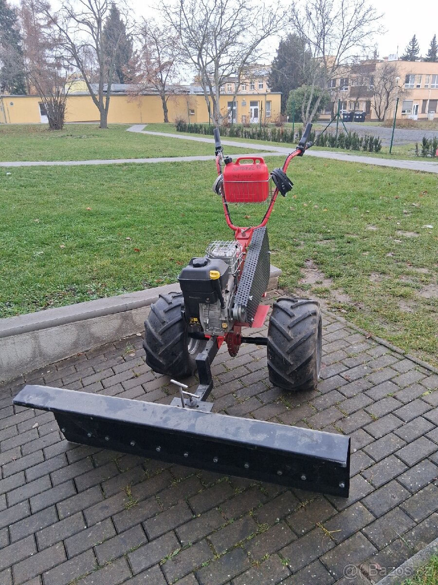 Kultivator s sněhovou radlici - 2