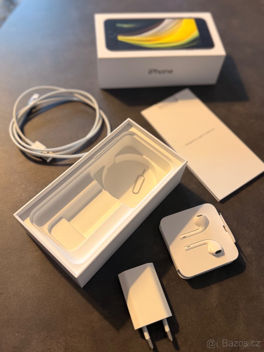 Apple iPhone SE (2020) - 2