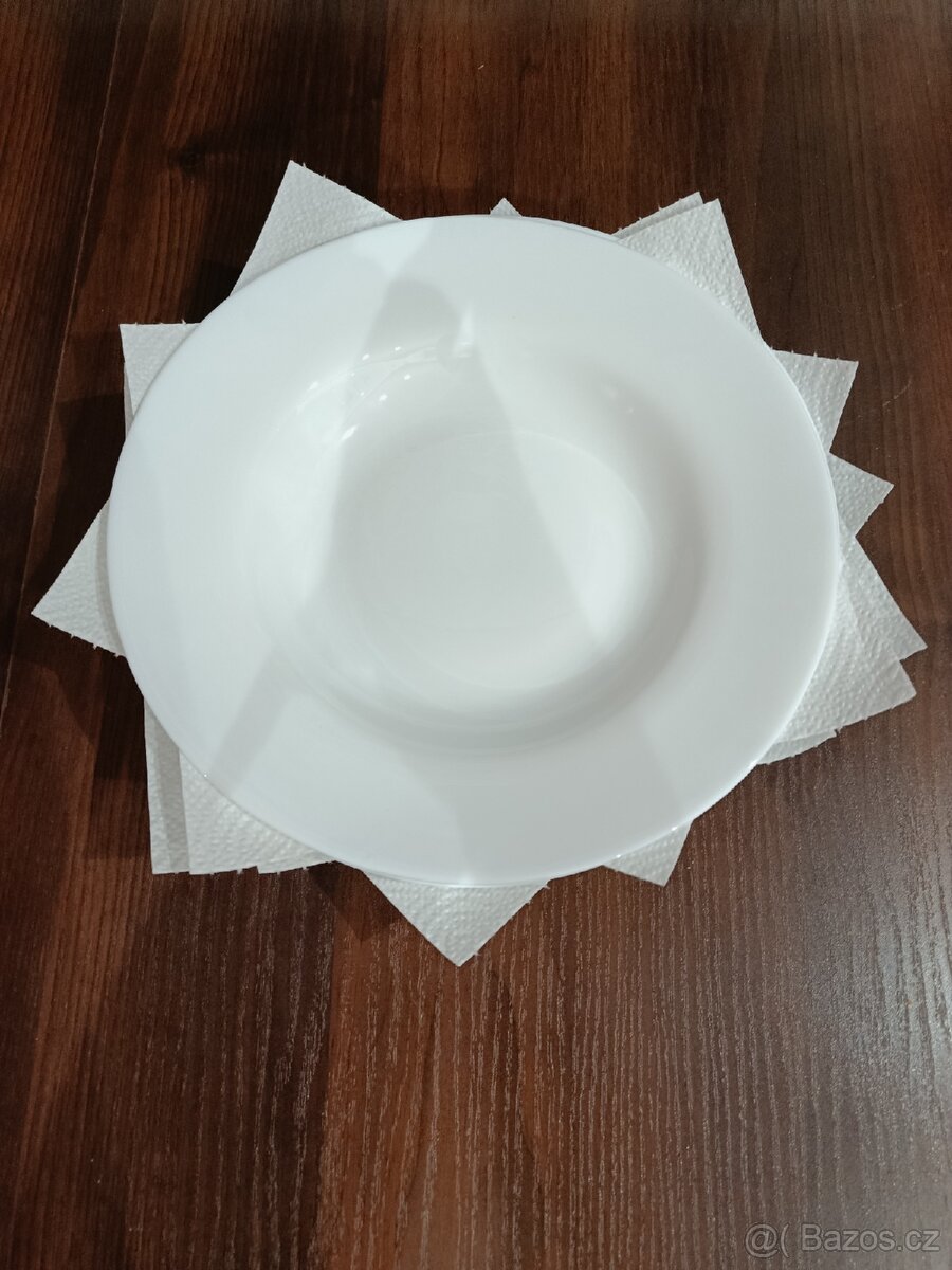 Talíře bílé, šedobílé - 2