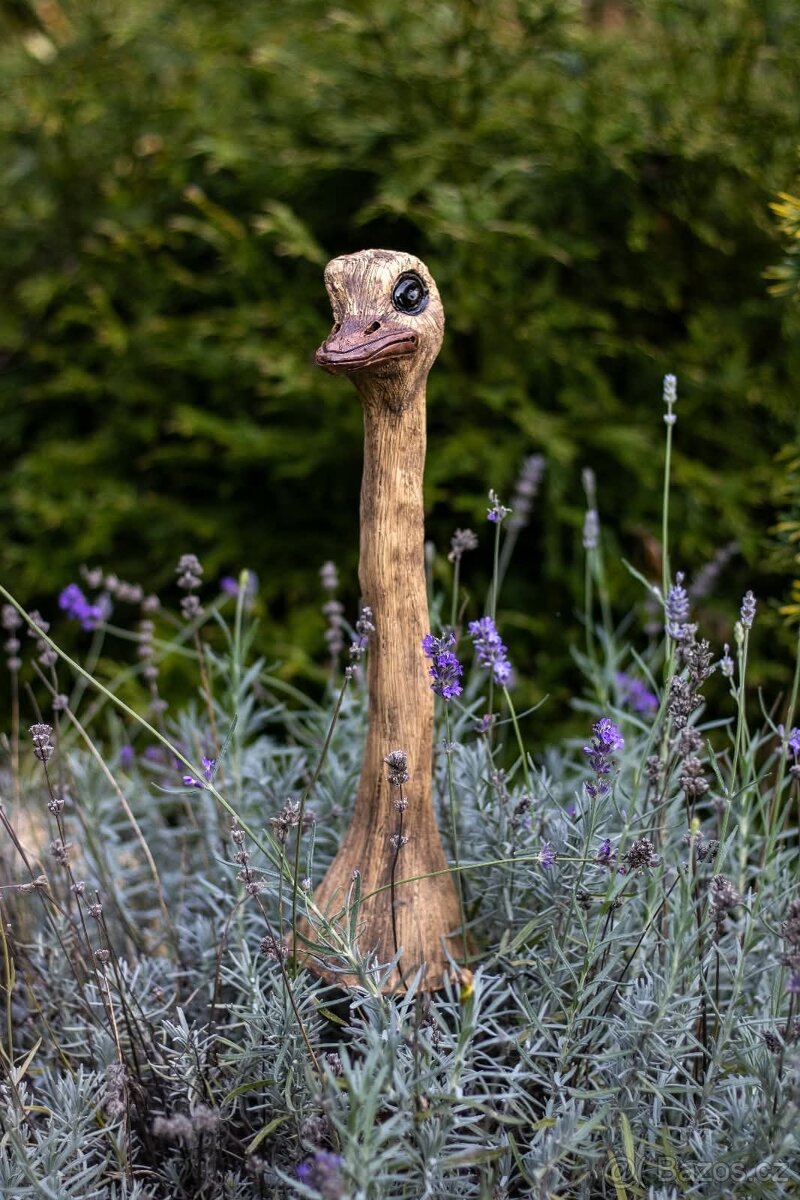 Pštros, čumil, ploťák. Keramika. - 2