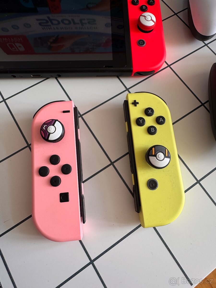 Nintendo Switch + hry a příslušenství - 2
