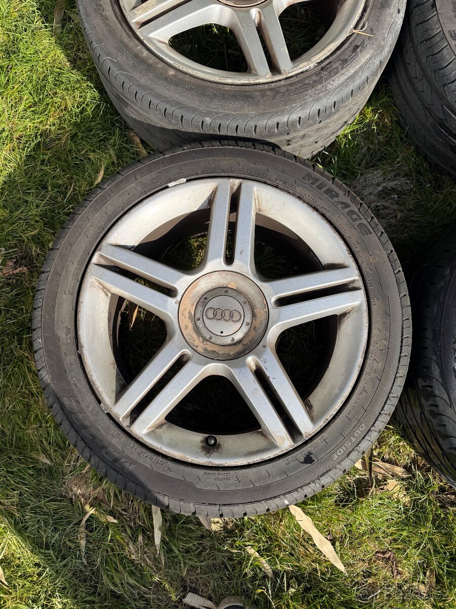 Alu kola Audi 235/45 R17 - 2