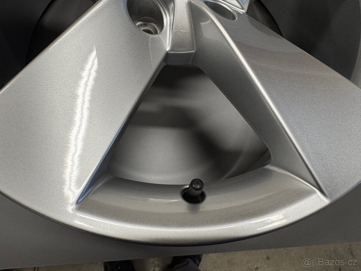 Alu disk Ratikon 57A 601 025 nový top stav - 2