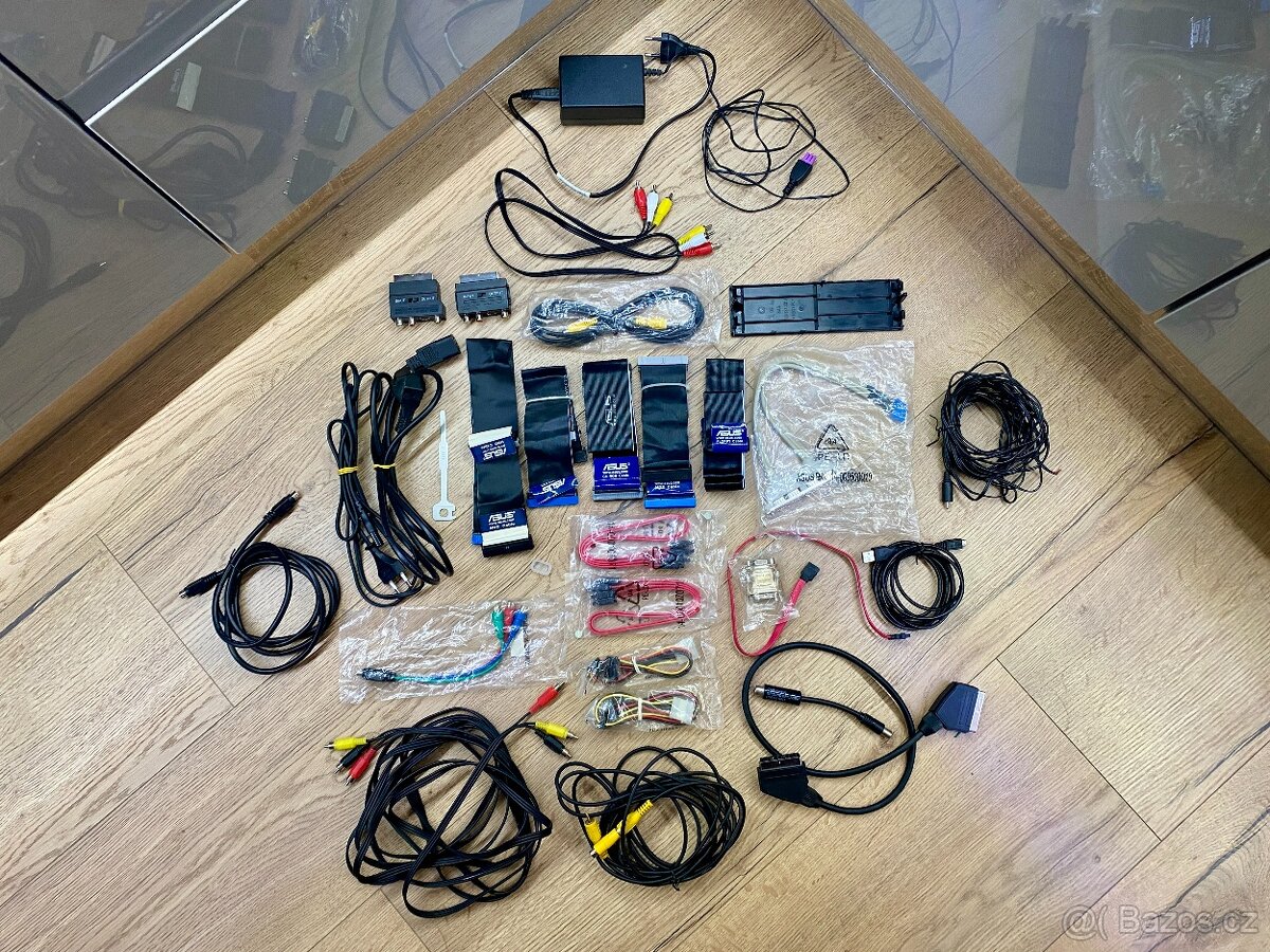 Příslušenství (různé kabely a další) k PC - 2