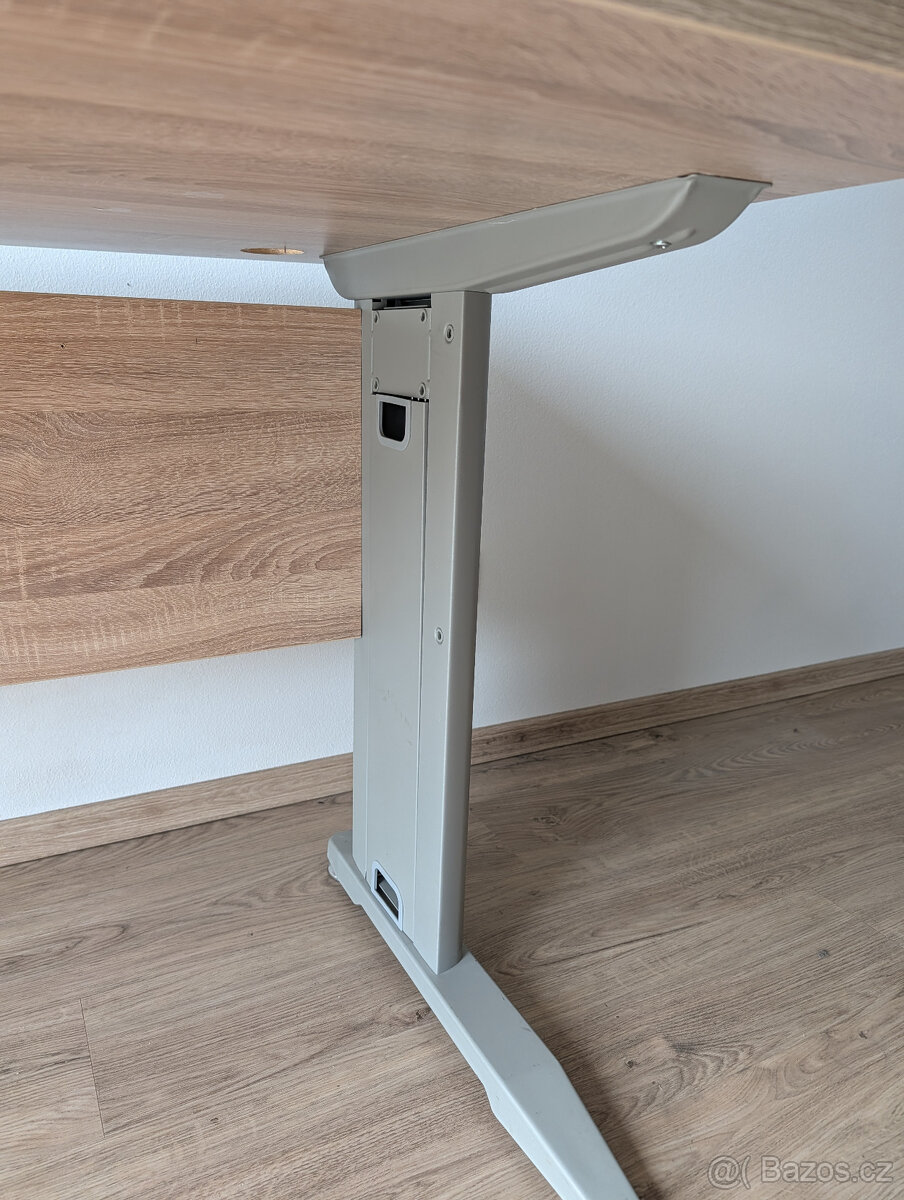 Kancelářský stůl - 2