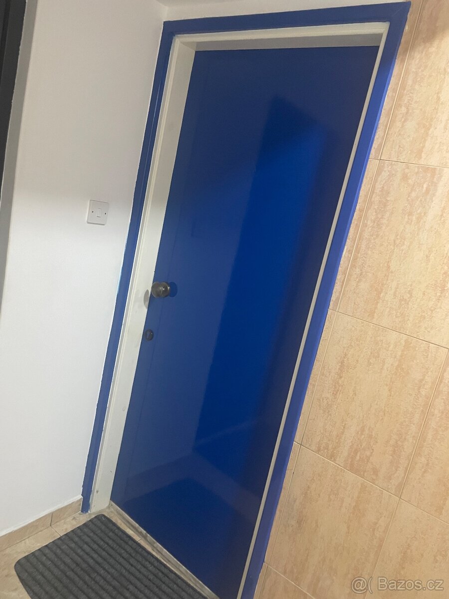 KYPR - LARNAKA, byt 3+1 s terasou, bazénem a park. stáním - 2