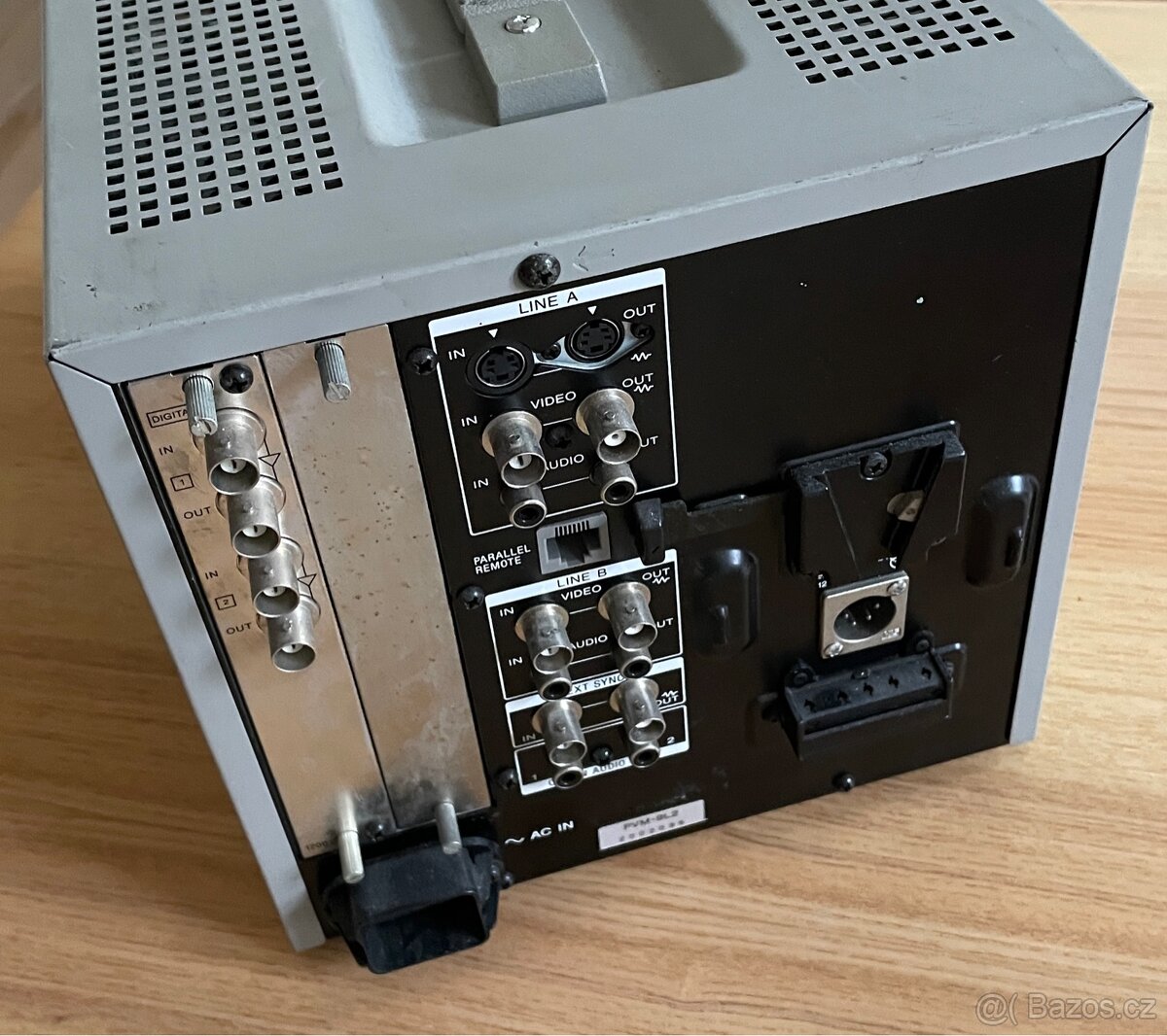 CRT retro vintage monitor Sony Trinitron PVM-9L2 - 2